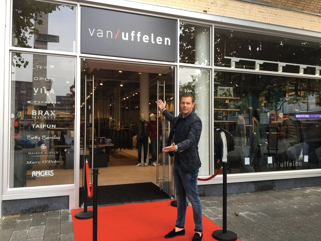Van Uffelen opent deuren in gerenoveerd Bischoffpand