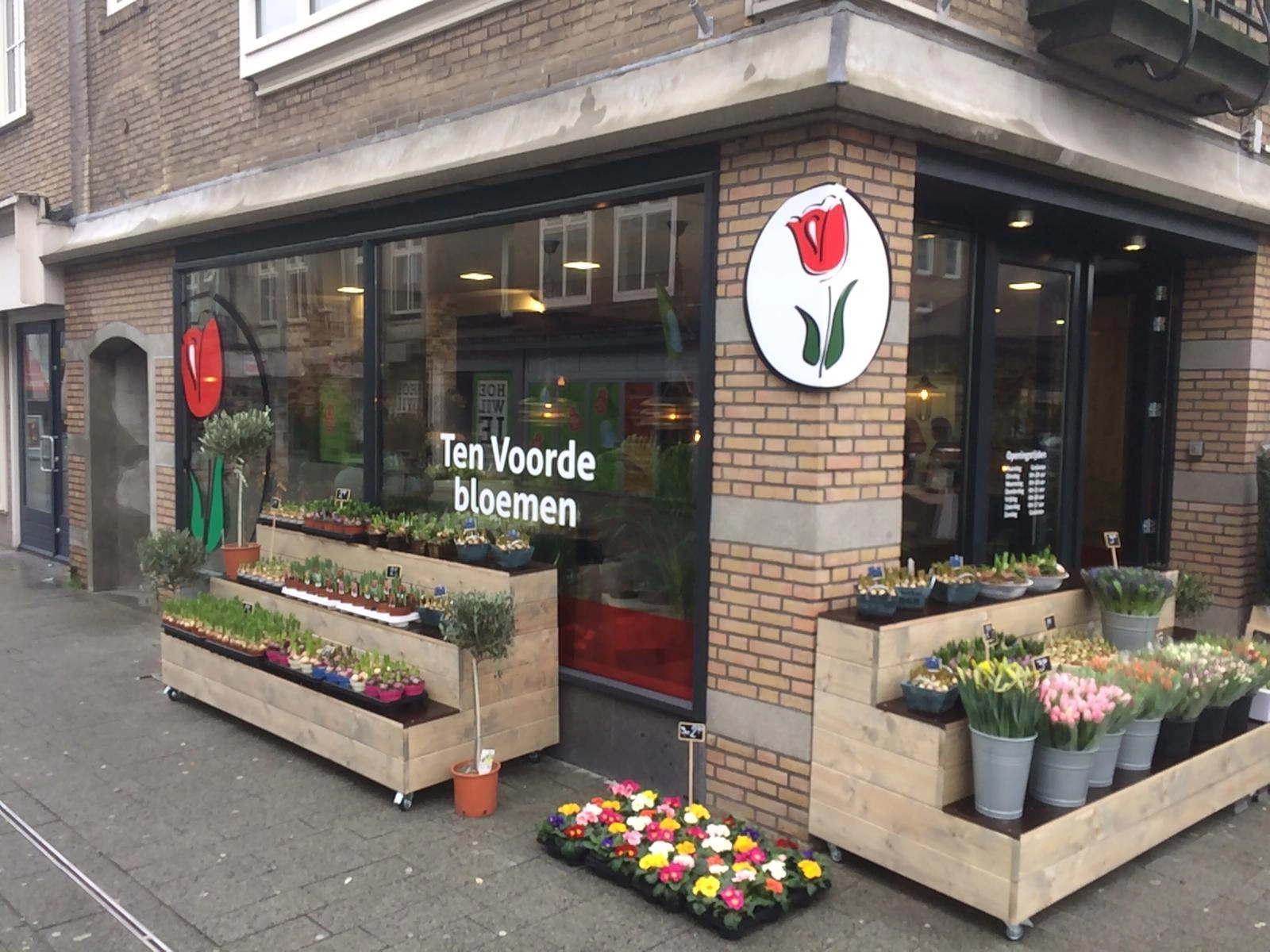 Ten Voorde bloemen opent zaak in de Molenstraat