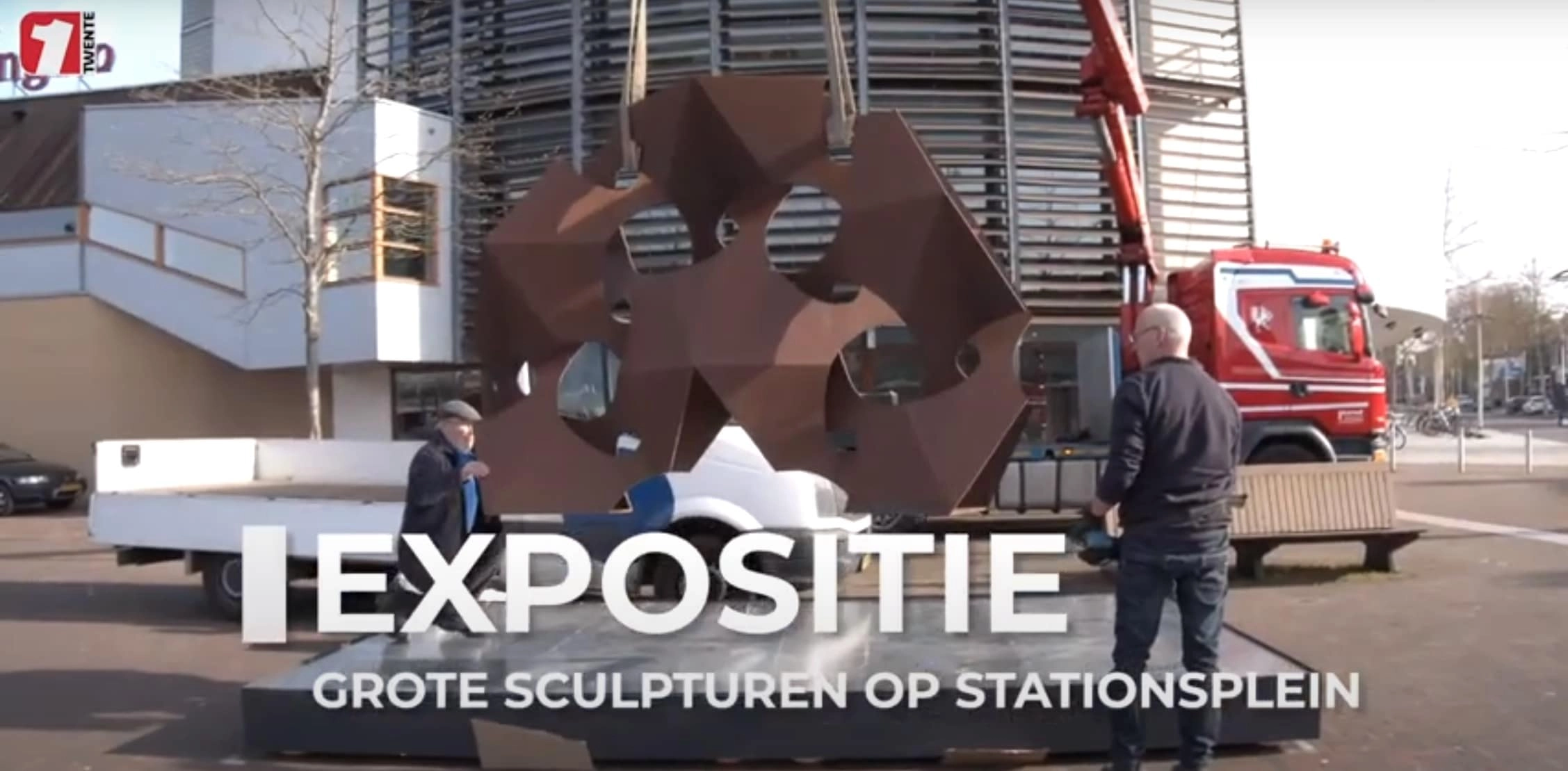 Beeldenexpositie Roelofs op Stationsplein