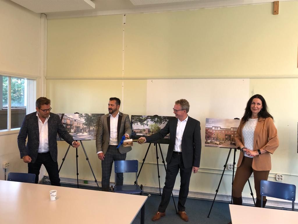 Overhandiging sleutel aan Bataafse +