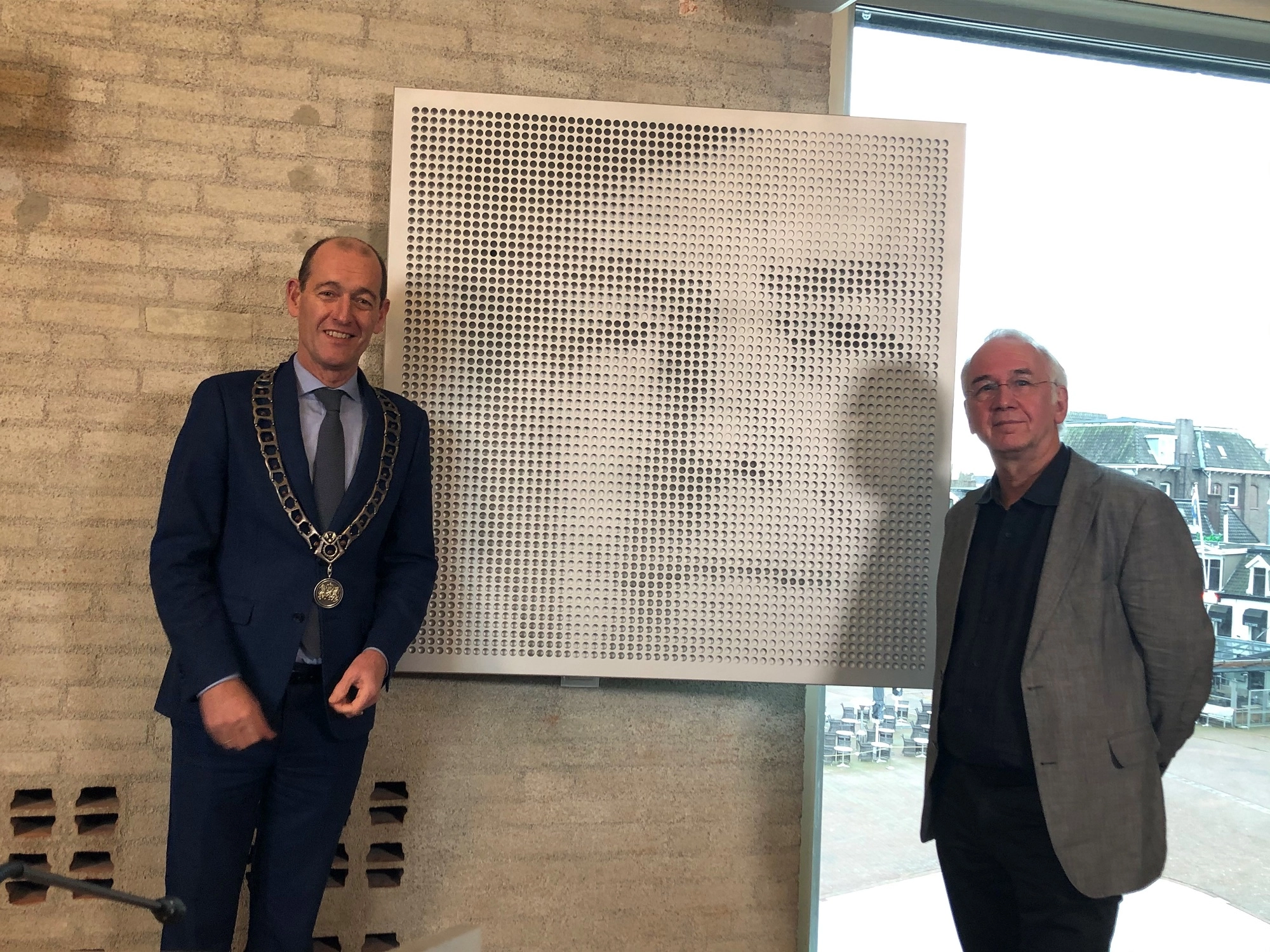 Nieuw kunstwerk in verbouwde raadzaal