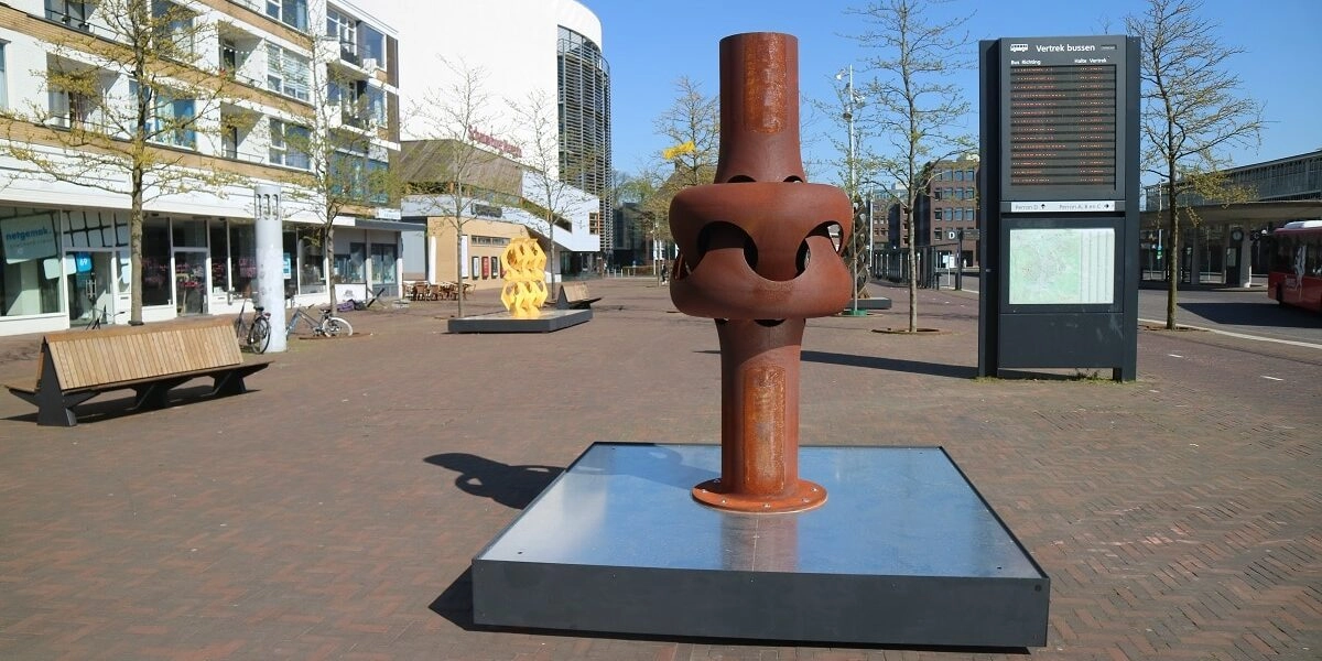 Yes! De kunstwerken van Rinus Roelofs blijven!