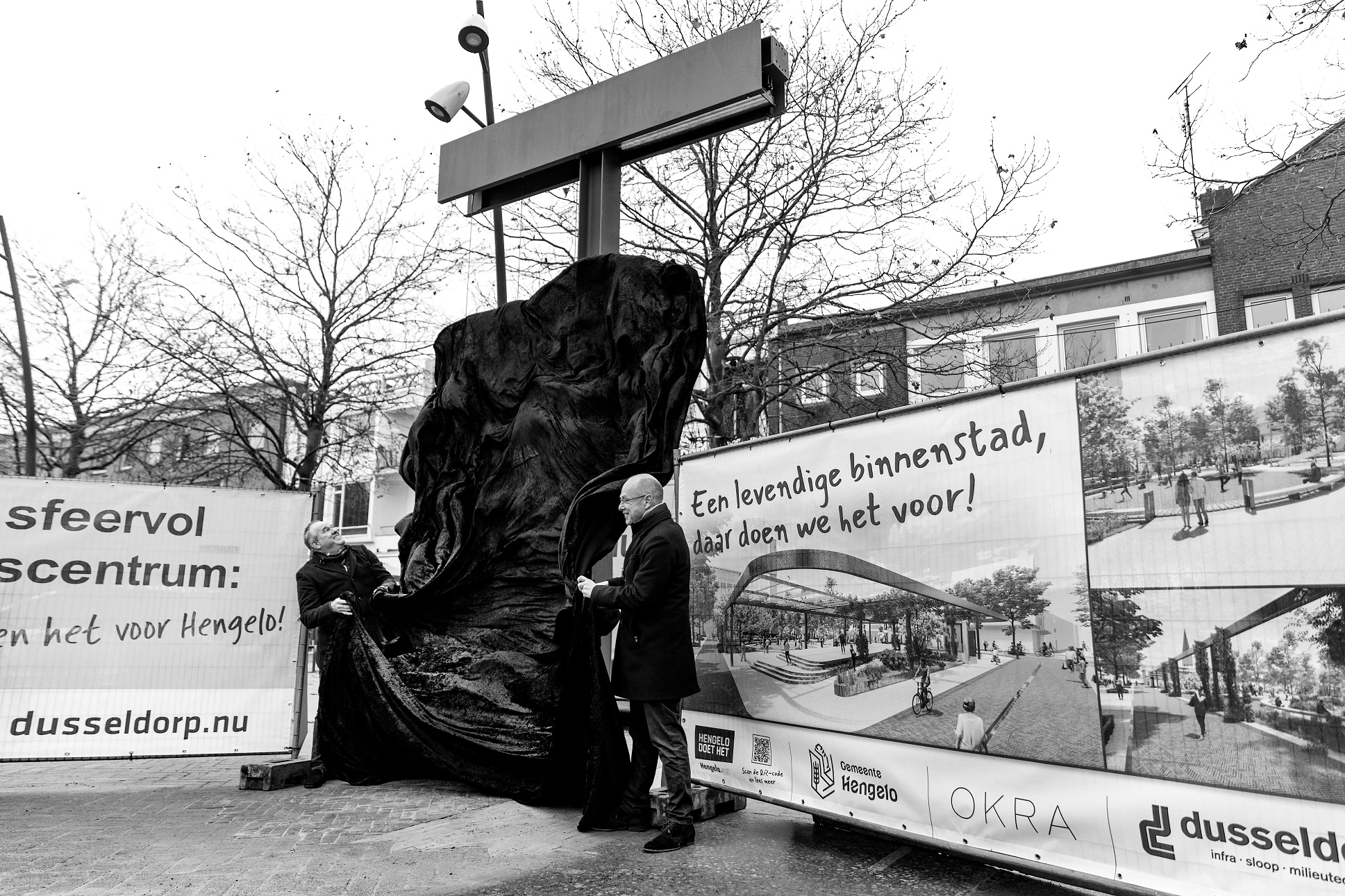 Onthulling pergola met Bas van Wakeren en Peter Bebseler