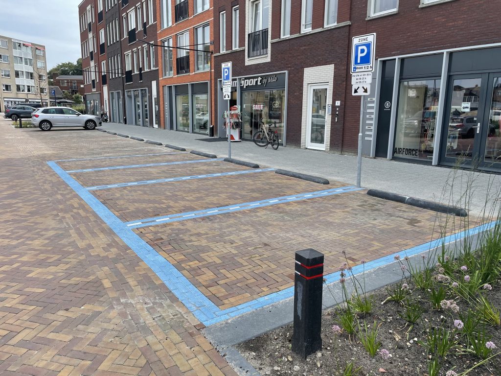 Blauwe zone parkeerplaats bij Baum