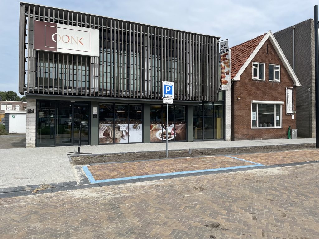 Blauwe zone parkeerplaats bij Oonk