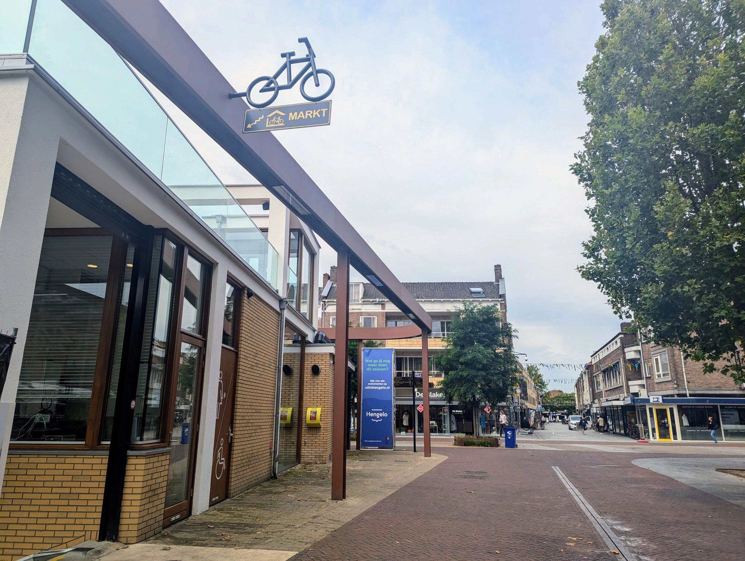 Fietsenstalling marktplein krijgt nieuwe trap